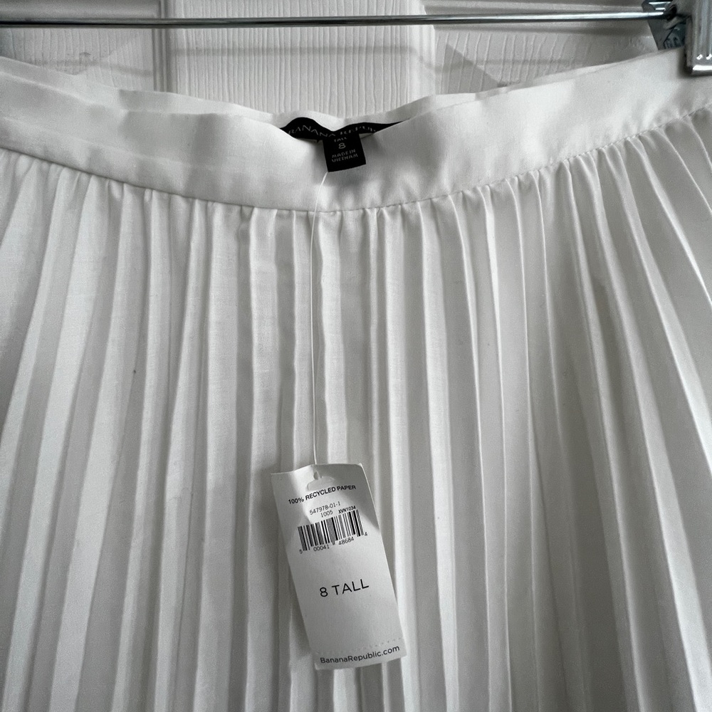 NWT Banana Republic pleated maxi skirt